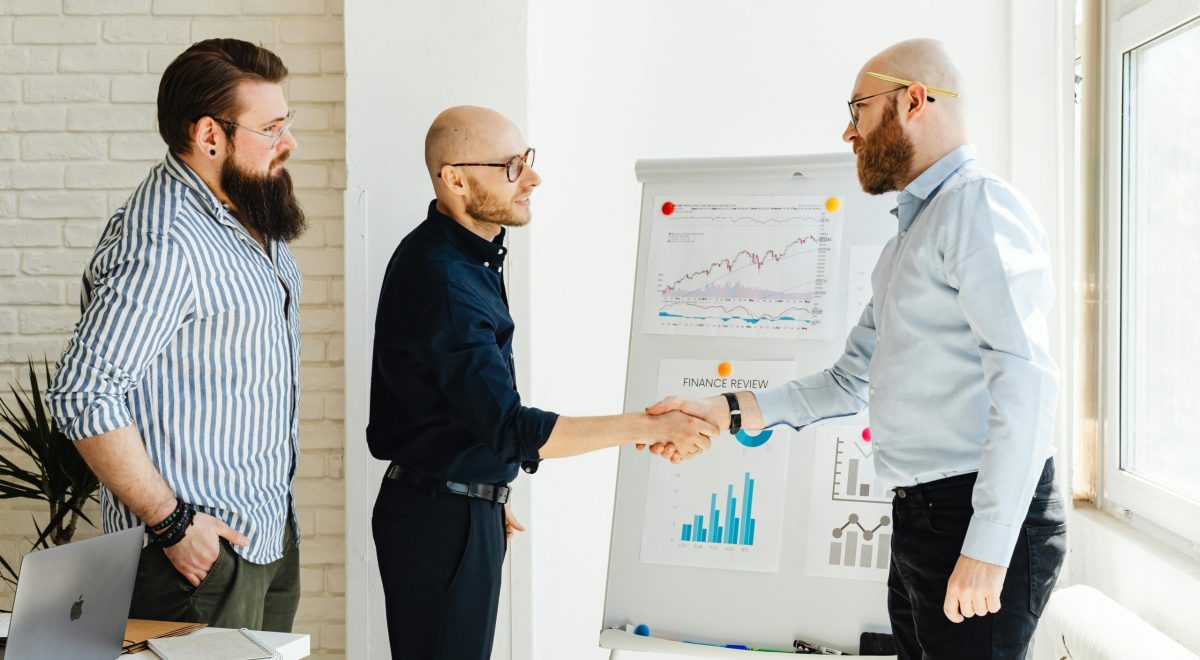 How to Make a Business with Affiliate Marketing: A Complete Guide for Beginners