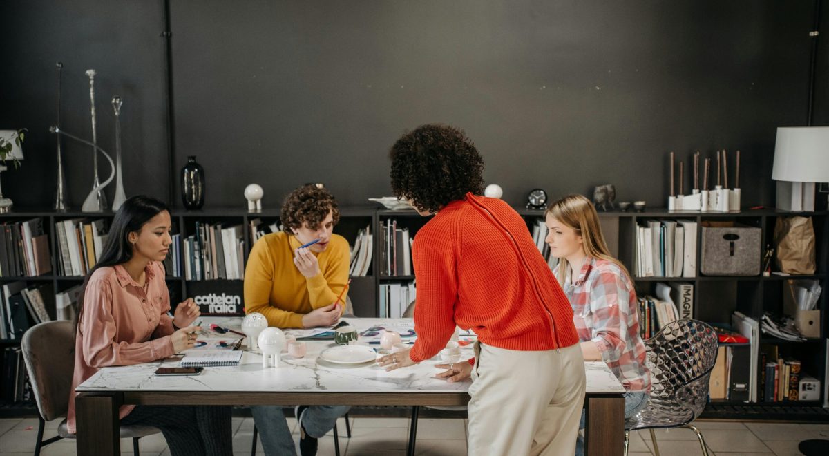 How Small Businesses Can Attract New Customers: The Complete Guide